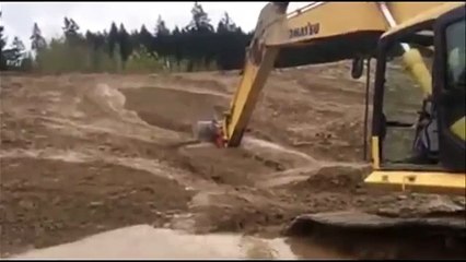 Excavator operator saves young deer stuck in mud