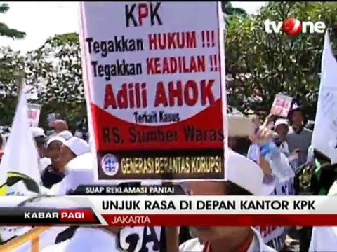 Unjuk Rasa di Depan Kantor KPK Terkait Suap Reklamasi Pantai