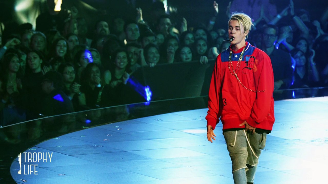 Taylor Swift Shades Justin Bieber At iHeartRadio Music Awards 2016_