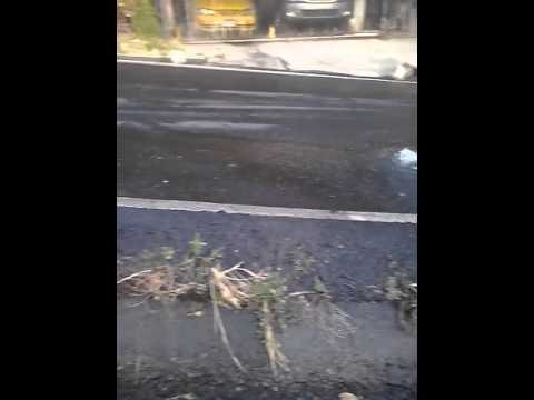 #WhatsAppCri Una ruptura de tuberia en Samaria provoca desperdicio de agua potable.