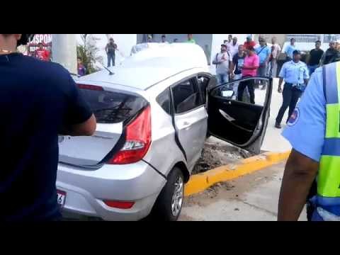 #SucesosCri Un joven muere al estrellarse contra poste de tendido eléctrico