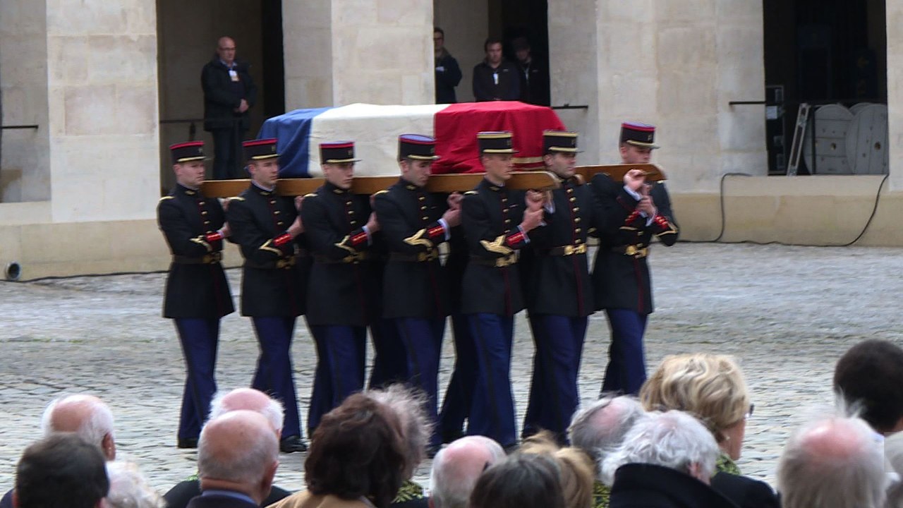 Dernier hommage à Alain Decaux aux Invalides à Paris
