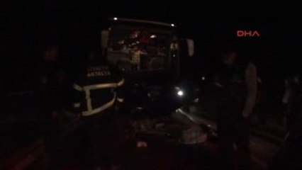 Akseki'de Yolcu Otobüsüyle Otomobil Çarpıştı: 2 Yaralı