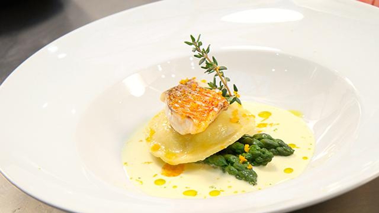 Les rougets, ravioles et asperges selon Vanessa