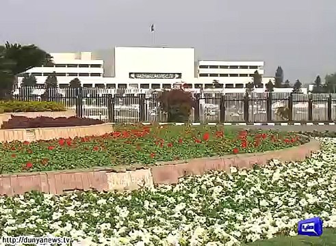 Opposition leader Khursheed Shah expresses anger on PM Nawaz Sharif, Report by Shakir Solangi, Dunya News.