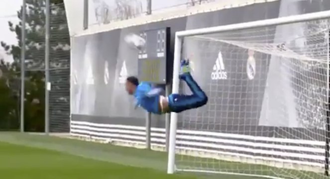 Keylor Navas imita el escorpión de Rene Higuita - Real Madrid