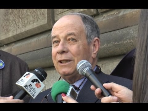 Napoli - Sovraffollamento carceri, Compagna e i radicali in visita a Poggioreale (04.04.16)