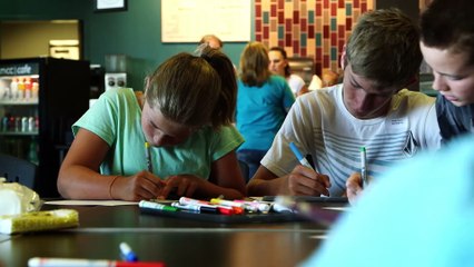 Deux mamans sortent pour aider les SDF