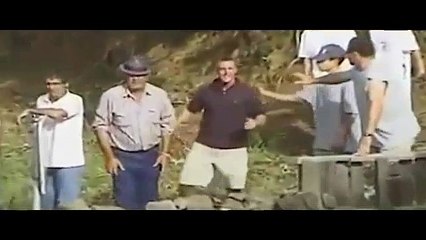 Boğa İngiliz turiste acımadı!