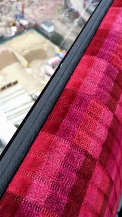 Tamise : Il filme une étrange créature. Est-ce un monstre ?