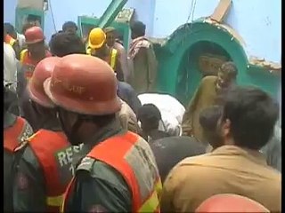 Roof collaps of Madrissa Rahimia D.G.Khan - 5 killed and 25 injured