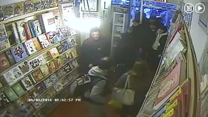 Benedict Cumberbatch entra en una tienda de comics