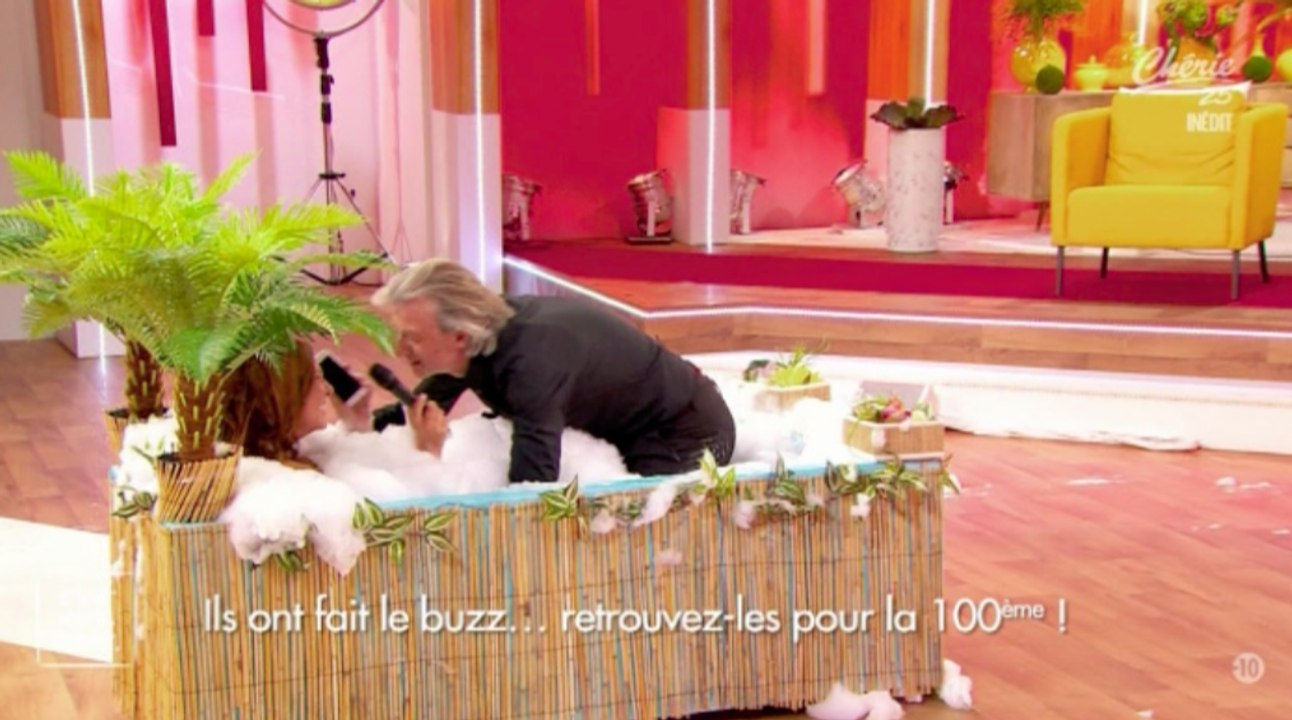 Gilles Verdez dans un bain avec Evelyne Thomas...