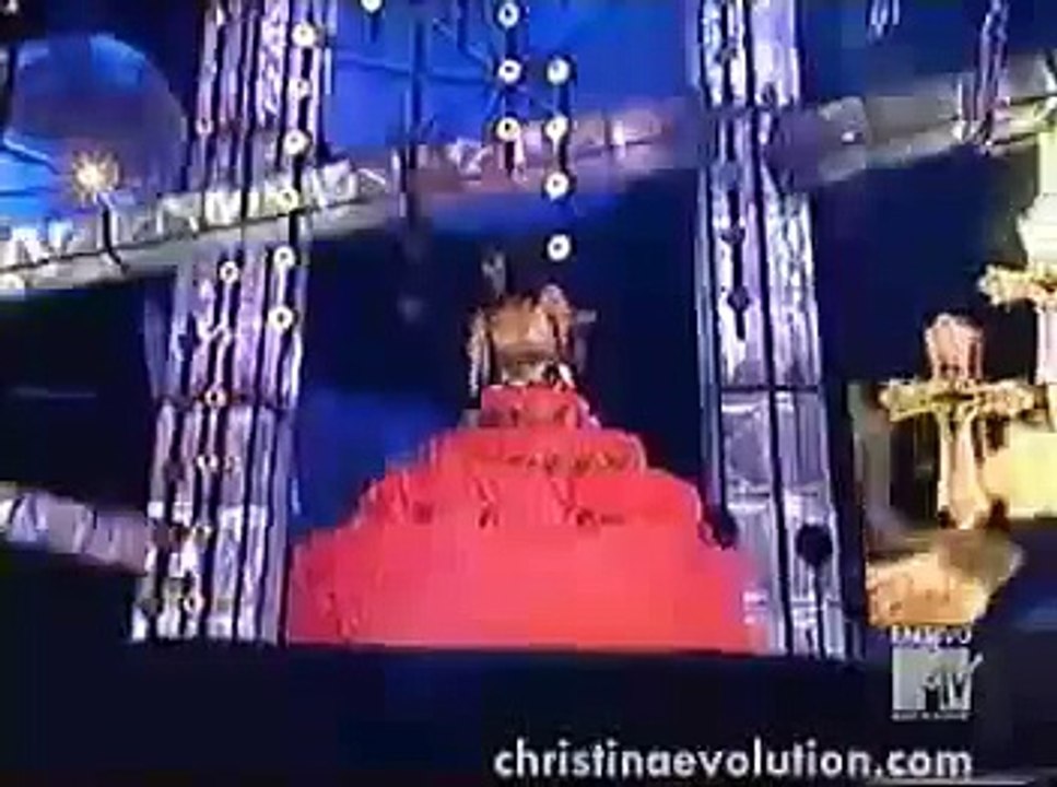 Katy Perry Falls in Cake