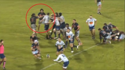 Chabal met Marc Giraud K.O en lui mettant un pain de l'espace