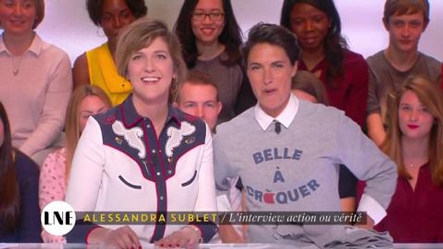 Alessandra Sublet simule un orgasme sur Canal +