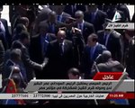 لحظة استقبال السيسي للرئيس السوداني عمر البشير لدى وصوله شرم الشيخ  13-3-2015