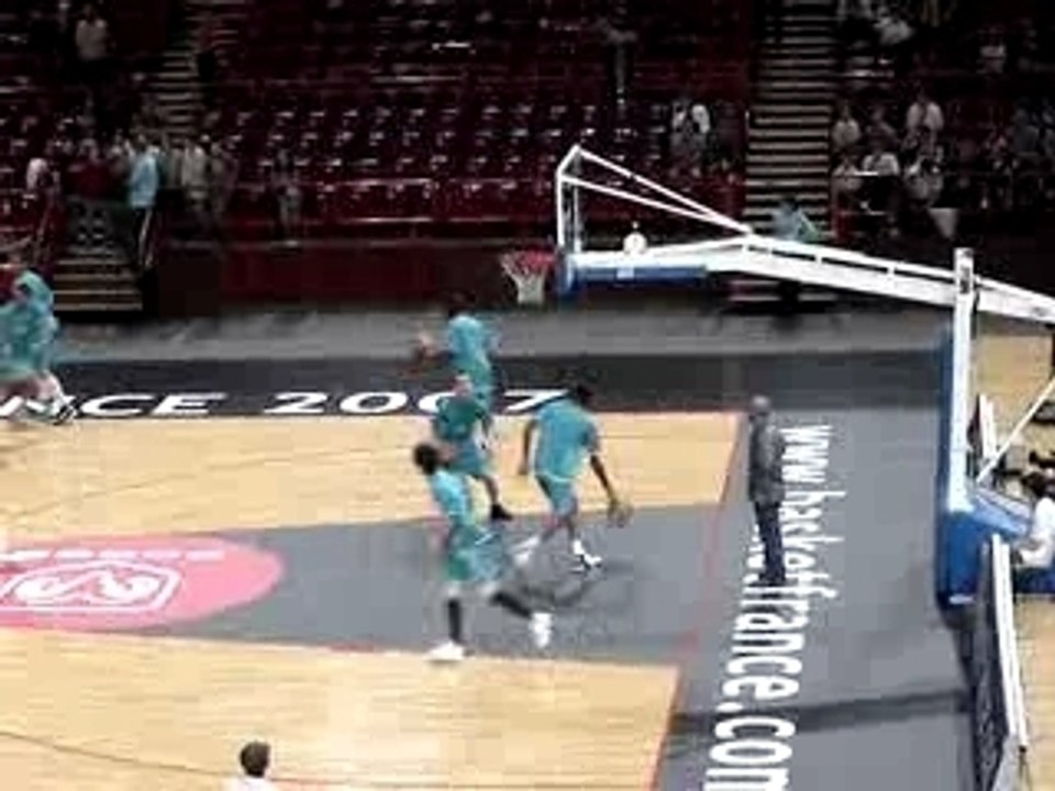 Cadet en train de dunker