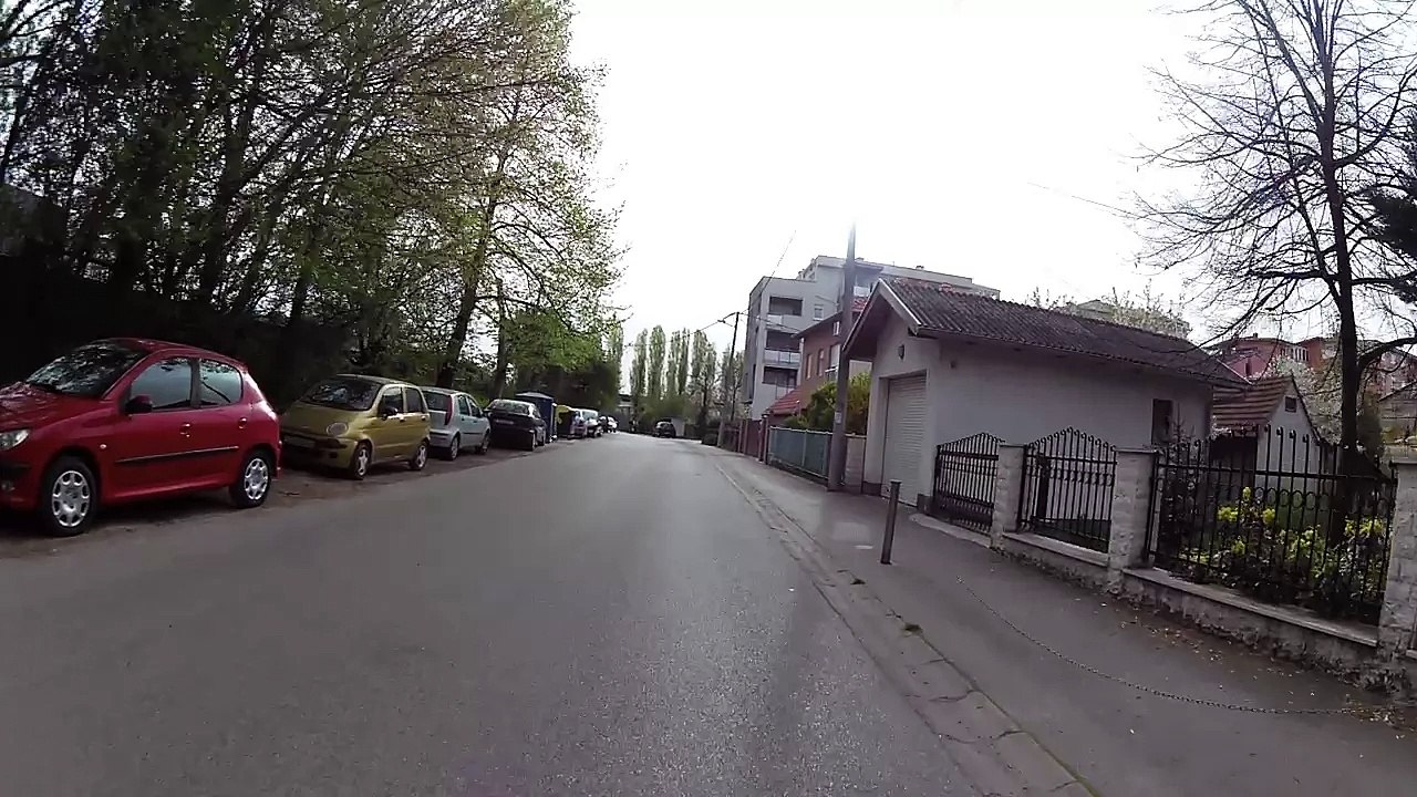 2016-04-04 automobili pretjece preblizu
