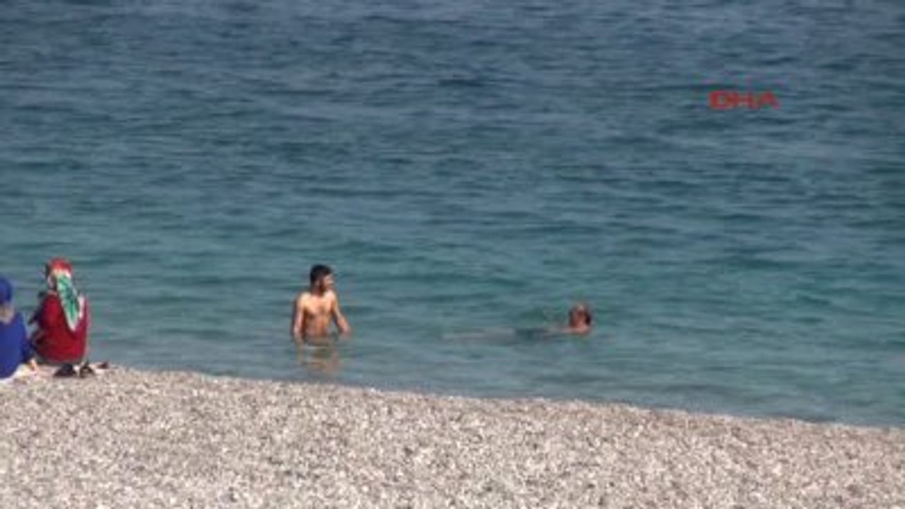 Antalya Sahiller Renklendi