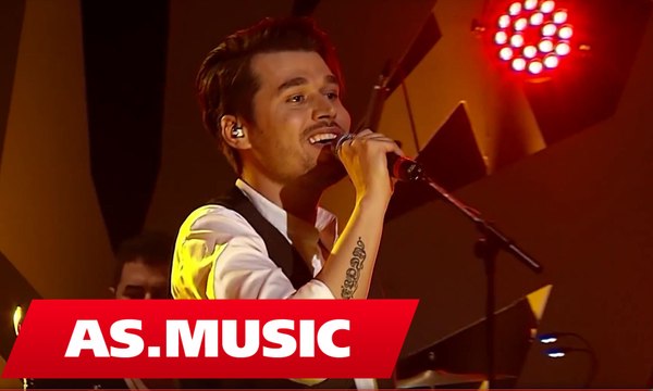 Alban Skenderaj - Mirmengjes - Tingujt E Ditarit Tim ( Live Acoustic )