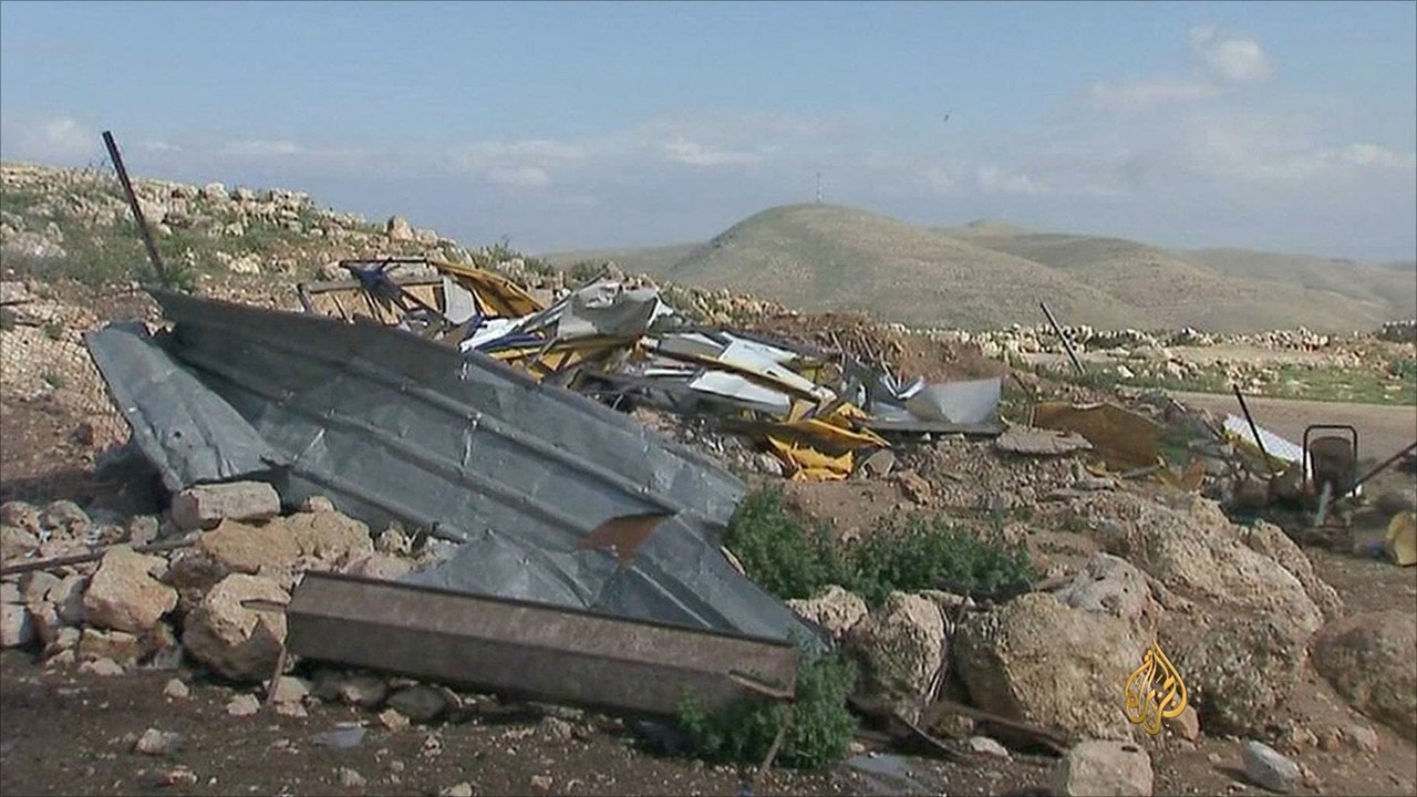 جرافات إسرائيلية تهدم منازل فلسطينيين