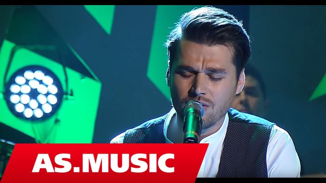 Alban Skenderaj - Me prit atje - Tingujt E Ditarit Tim ( Live Acoustic )