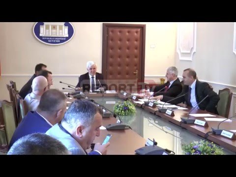 Report TV - Batuta dhe ironi te Ligjet/ Lulet e Xhafës e ilaçet e Berishës për Enverin