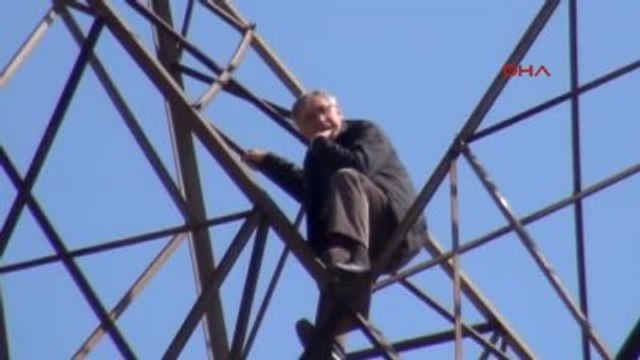 Sakarya Parasını Alamayınca Yüksek Gerilim Hattına Çıktı