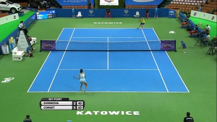 Katowice - Cornet s'en sort contre Shinikova