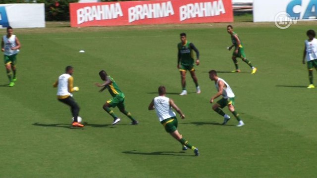 Fecha as pernas, campeão! Riascos deixa Jordi na saudade com bela caneta