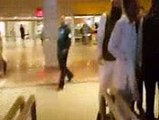 Viral.How Junaid Jamshed Apologized after being beaten by some cyclopaths on airport-Trends