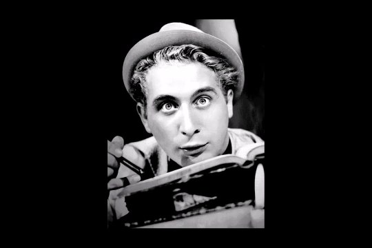 Une vache sur un mur (Charles Trenet en public à Lausanne)