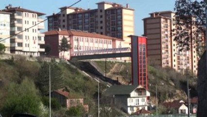 Tepedeki Mahalle İçin Asansör