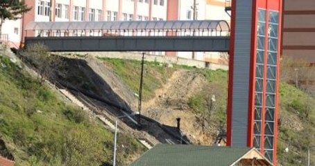 Tepedeki Mahalle İçin Asansör