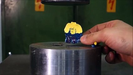 Crushing legos with hydraulic press