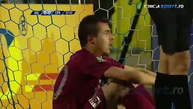 Ce gardien est vraiment prodigieux ! 4 arrêts impressionnants de suite !