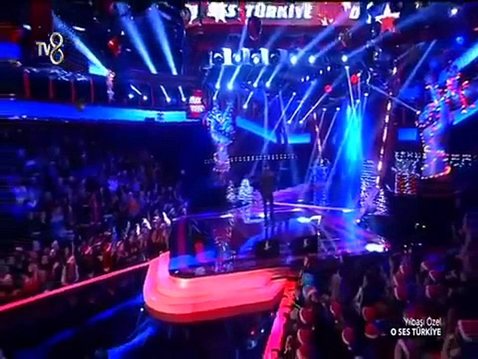 ميماتي يغني في ذا فويس التركي بحفل رأس السنه 2016 ويبهر الجمهور ويجعل الحكام ينهضون اليه ﻻ