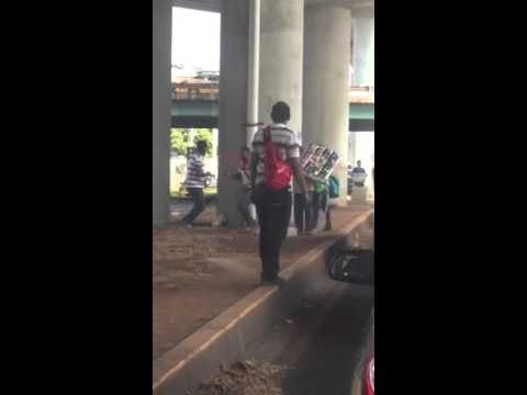 #WhatsAppCri Pelea de buhoneros en San Miguelito. ¿Qué pasa #Panamá?