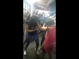 #WhatsAppCri Se formó la demencia.  ¡Puños y patadas!