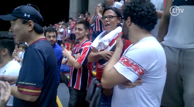 Campeão mundial em 2005, volante da Portuguesa é flagrado torcendo para o São Paulo