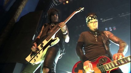 SixxA.M. Live The Vic Theater in Chicago, IL. 2015