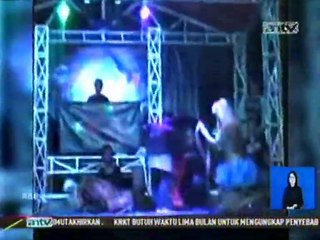 Seorang Pedangdut Tewas Digigit Ular Saat Manggung