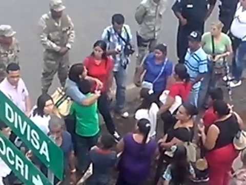 Padres de escuela JDA Pocri Aguadulce, se manifiestan por condición del plantel.