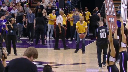 Un fan des Kings gagne une voiture avec un shoot du milieu du terrain