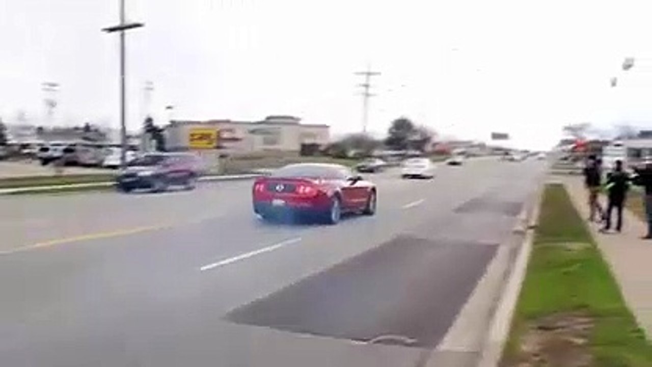 Une mustang ca arrache le bitume, la preuve lol
