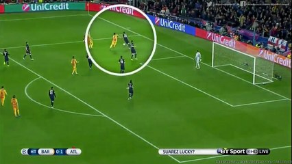 Le coup de pied de Suarez que personne n'a vu... ou presque