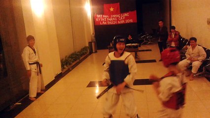 CLB Taekwondo ĐH Thăng Long thứ 5 31-3-2016 kỳ thi thăng cấp lần thứ 21 20160331_195820