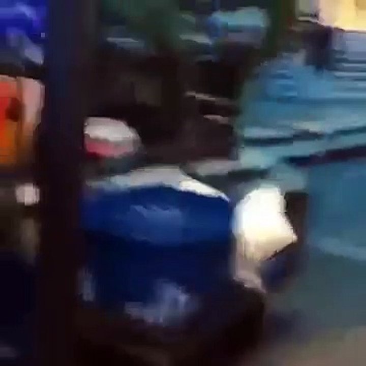 อั้ม ถอดรองเท้าวิ่ง กลัวเข้างานไม่ทัน