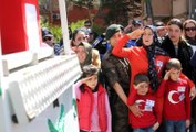 Şehit Babalarını Türk Bayraklı Tişört Giyerek Uğurladılar